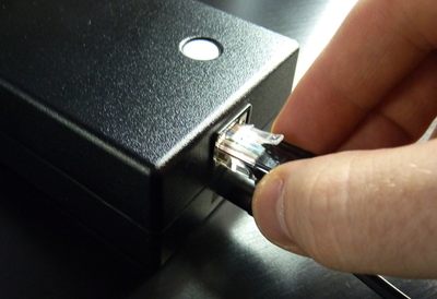 Brancher les embouts alimentation et Ethernet